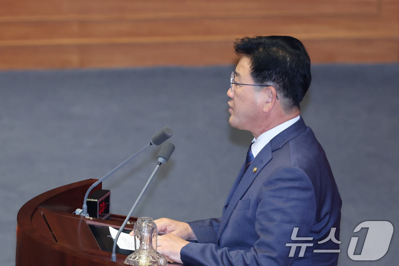 (서울=뉴스1) 신웅수 기자 = 김정호 신임 기후에너지환경노동위원장이 30일 서울 여의도 국회에서 열린 제436회 국회(임시회) 제4차 본회의에서 당선 인사를 하고 있다. 2026 …