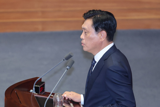 당선 인사하는 조승래 신임 재정경제위원장