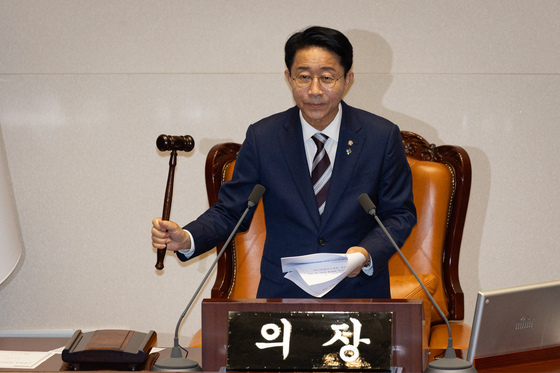 11곳 상임위원장 선출에…민주 "멈췄던 국회 다시 출발"