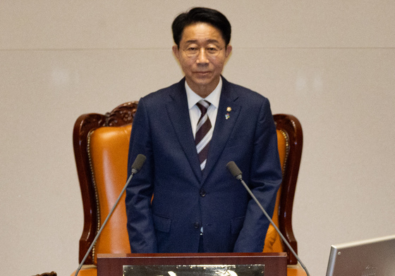 당선인사하는 이광재 예결위원장