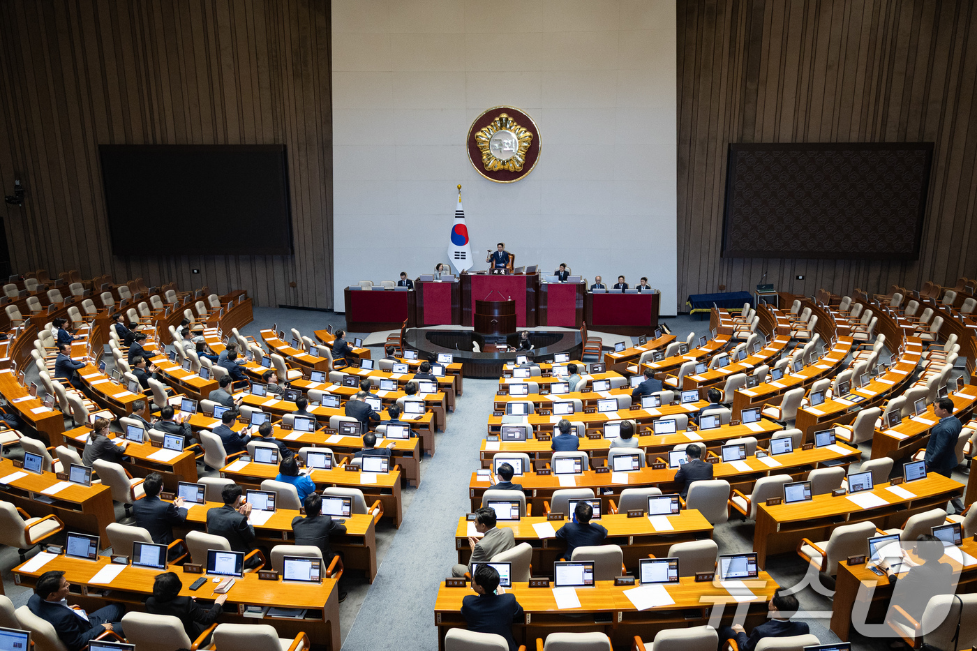 (서울=뉴스1) 유승관 기자 = 30일 서울 여의도 국회에서 열린 제436회 국회(임시회) 제4차 본회의에서 국무총리(한성숙) 임명동의안이 가결되고 있다. 2026.6.30/뉴스1 …