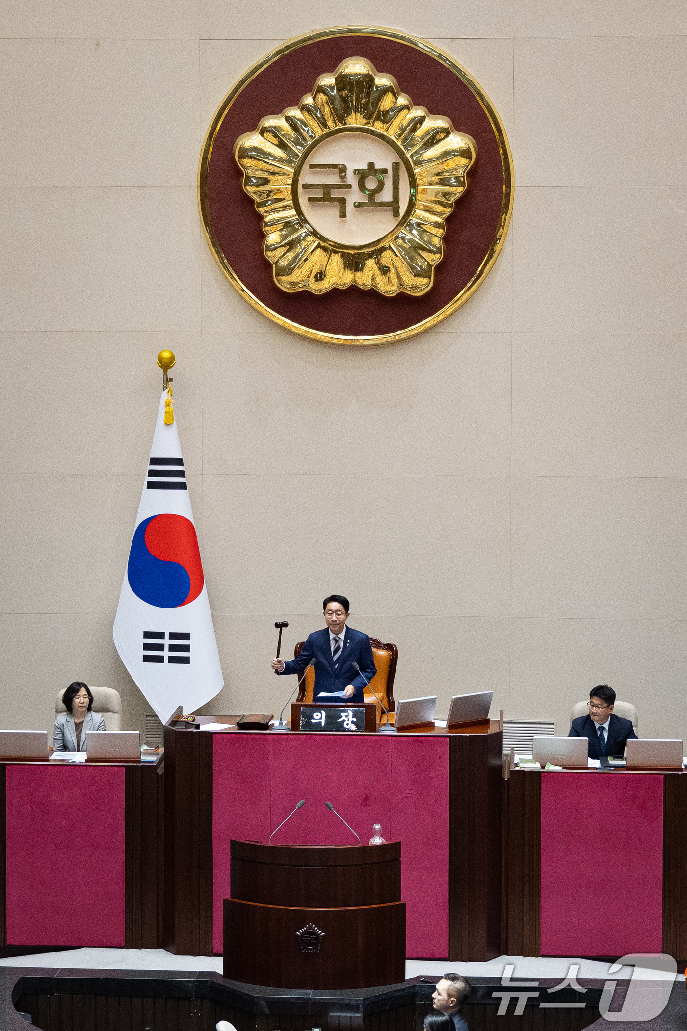 (서울=뉴스1) 유승관 기자 = 30일 서울 여의도 국회에서 열린 제436회 국회(임시회) 제4차 본회의에서 국무총리(한성숙) 임명동의안이 가결되고 있다. 2026.6.30/뉴스1 …