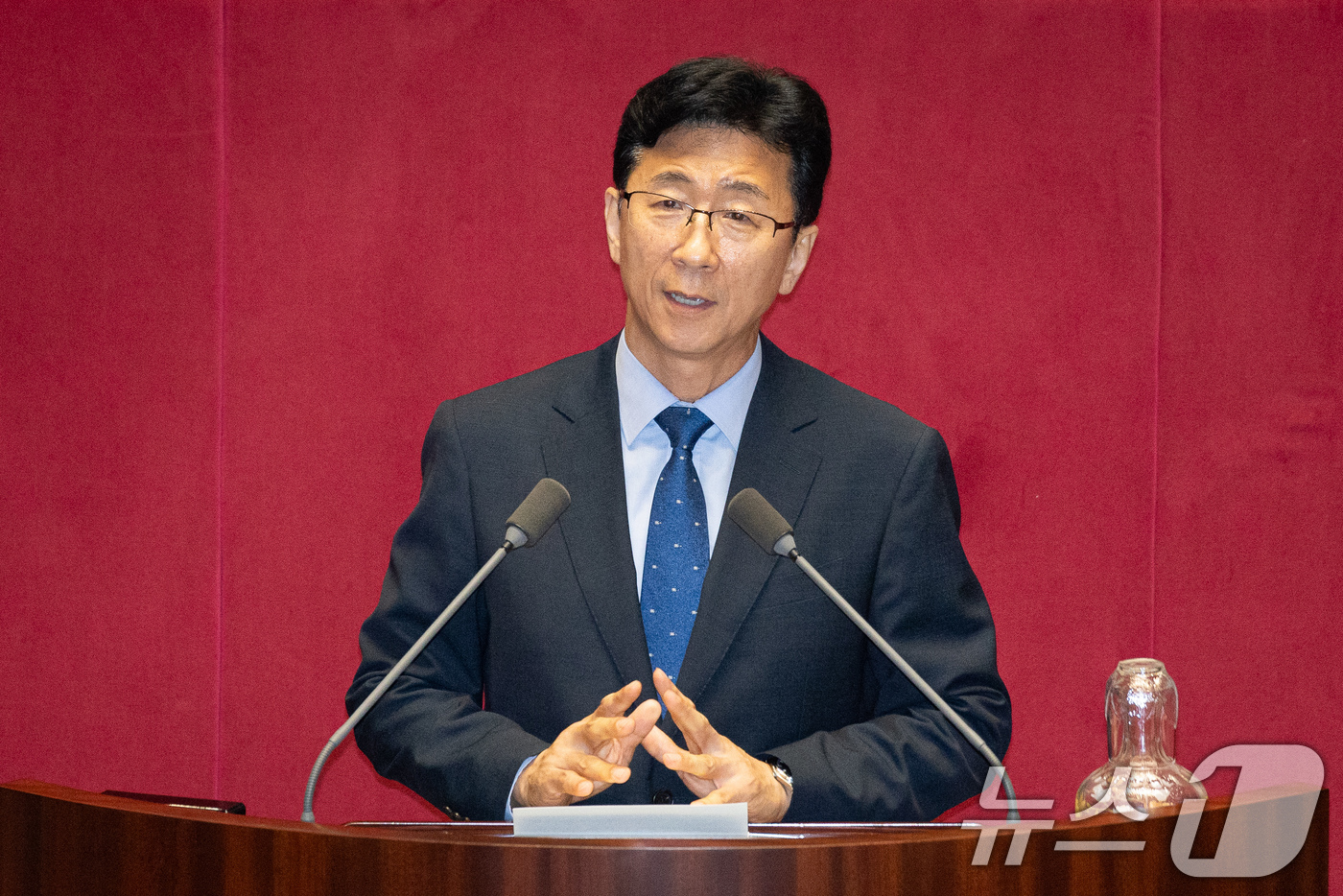 (서울=뉴스1) 유승관 기자 = 고용진 신임 국회사무총장이 30일 서울 여의도 국회에서 열린 제436회 국회(임시회) 제4차 본회의에서 임명승인안이 가결된 후 인사말을 하고 있다. …