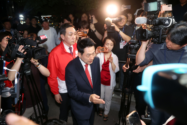 서울시선관위 항의 방문 나선 장동혁 대표