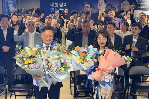 환호하는 김성범 서귀포 국회의원 후보