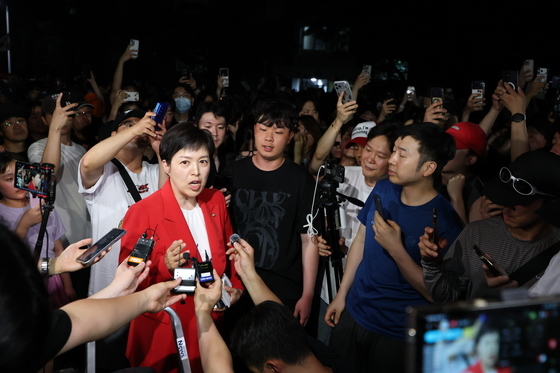 잠실7동 제2투표소 찾아 입장 밝히는 김은혜 의원