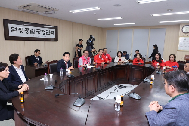 장동혁, 서울시선관위 항의 방문