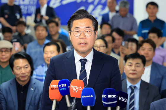 당선 유력 소감 밝히는 박찬대 후보