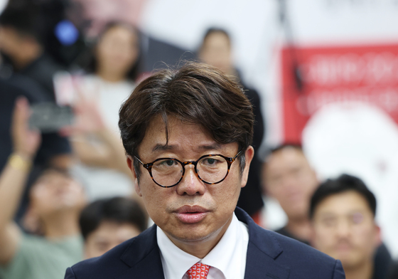 당선 소감 밝히는 유의동 후보