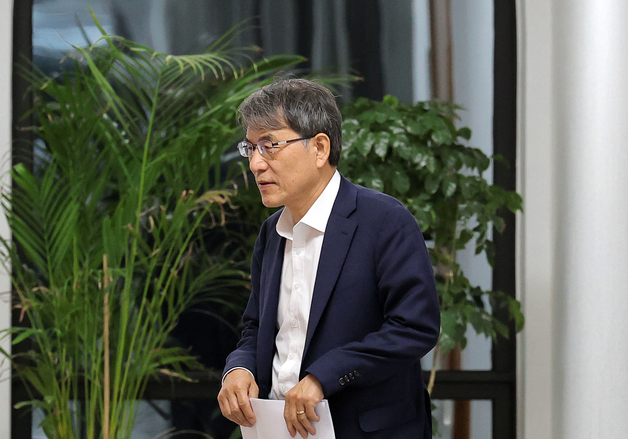 긴급위원회 마친 노태악 중앙선거관리위원장