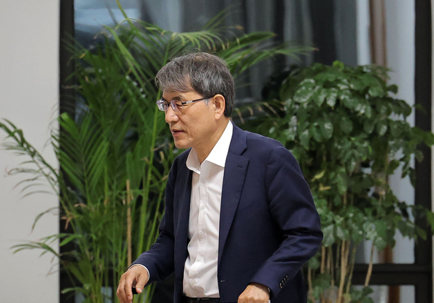 긴급위원회 마친 노태악 중앙선거관리위원장