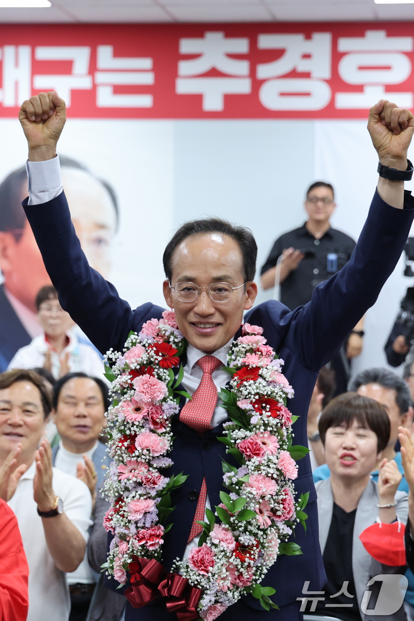 (대구=뉴스1) 신웅수 기자 = 추경호 국민의힘 대구시장 후보가 4일 대구 수성구 자신의 선거사무소에서 당선 인사를 하고 있다. 2026.6.4/뉴스1