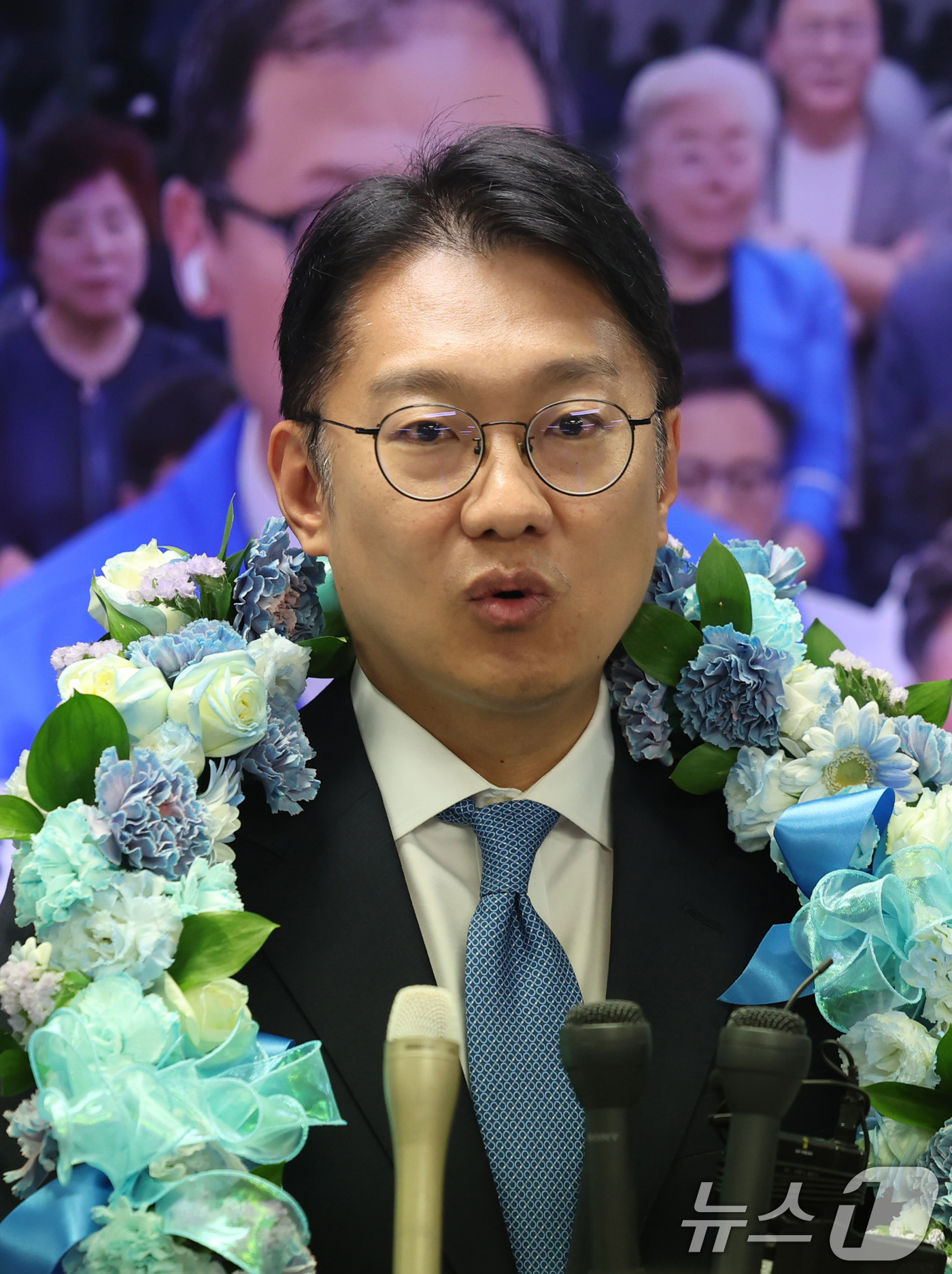(인천=뉴스1) 이호윤 기자 = 김남준 더불어민주당 계양을 국회의원 보궐선거 후보가 4일 천 계양구 선거사무소에서 당선이 확실해지자 소감을 밝히고 있다. (공동취재) 2026.6. …