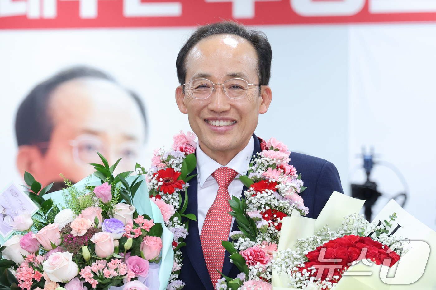 (대구=뉴스1) 신웅수 기자 = 추경호 국민의힘 대구시장 후보가 4일 대구 수성구 자신의 선거사무소에서 당선 인사를 하고 있다. 2026.6.4/뉴스1