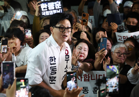 조마조마했던 한동훈 캠프…무소속 한계 뚫고 '정치무대 복귀'
