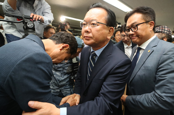 김부겸 '아쉬움 남긴 채'