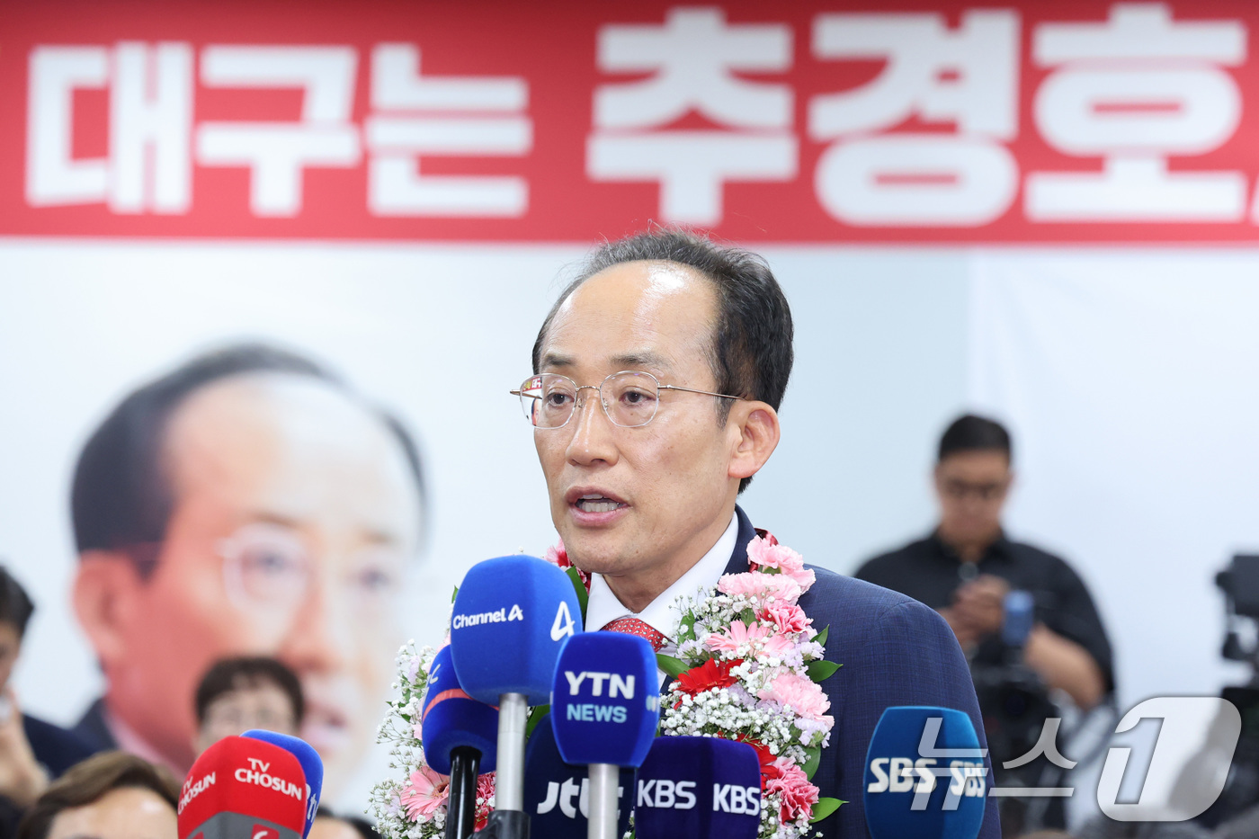 (대구=뉴스1) 신웅수 기자 = 추경호 국민의힘 대구시장 후보가 4일 대구 수성구 자신의 선거사무소에서 당선 인터뷰를 하고 있다. 2026.6.4/뉴스1