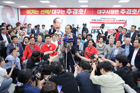 당선 인터뷰하는 추경호