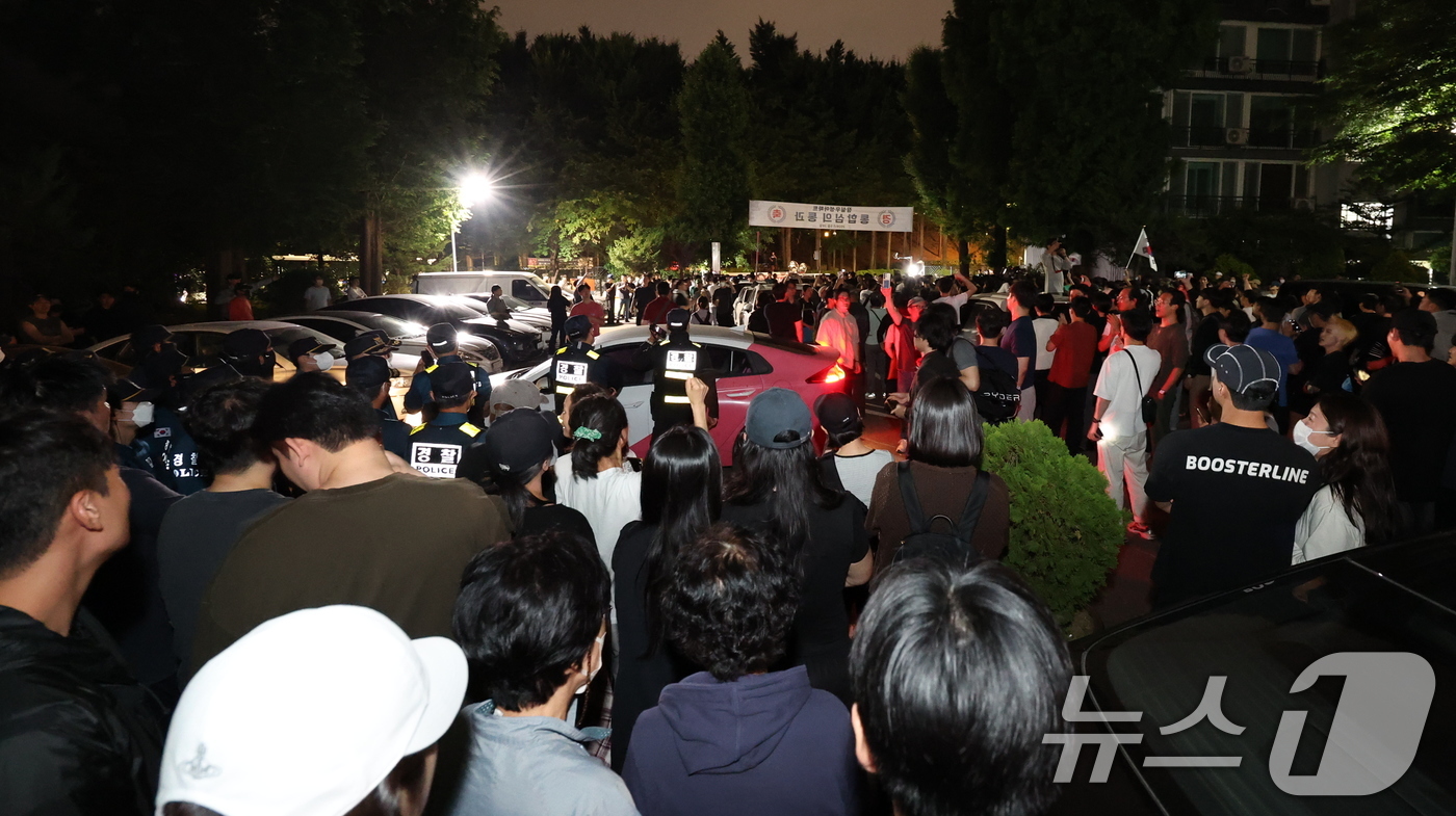 (서울=뉴스1) 박지혜 기자 = 제9회 전국동시지방선거 및 국회의원 재·보궐선거 본투표일에 투표용지 부족으로 투표 시간이 오후 10시까지 연장됐던 서울 송파구 잠실7동 제2투표소 …