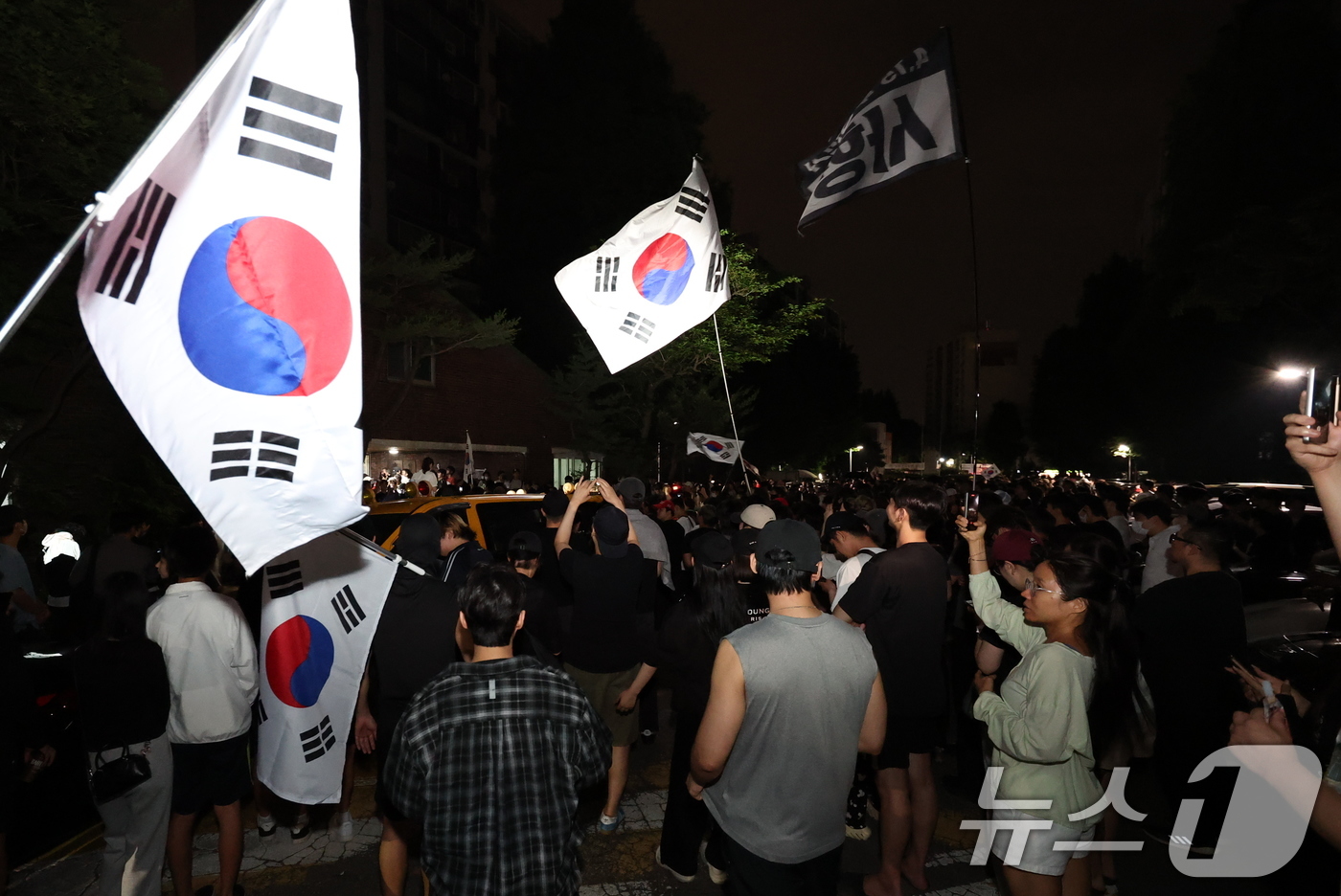 (서울=뉴스1) 박지혜 기자 = 제9회 전국동시지방선거 및 국회의원 재·보궐선거 본투표일에 투표용지 부족으로 투표 시간이 오후 10시까지 연장됐던 서울 송파구 잠실7동 제2투표소 …