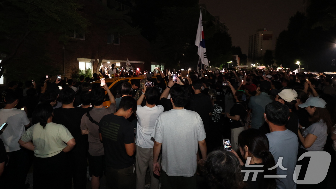 (서울=뉴스1) 박지혜 기자 = 제9회 전국동시지방선거 및 국회의원 재·보궐선거 본투표일에 투표용지 부족으로 투표 시간이 오후 10시까지 연장됐던 서울 송파구 잠실7동 제2투표소 …