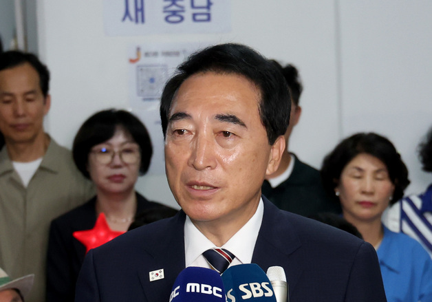 당선 소감 밝히는 박수현 충남도지사 당선인