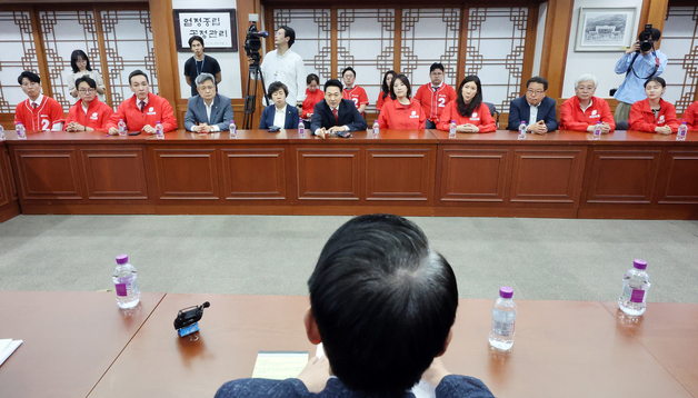 장동혁 국민의힘 대표, 과천 선관위 항의 방문