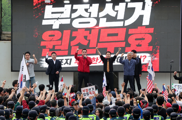 김민수 최고위원, 투표용지 부족 사태 집회 참석