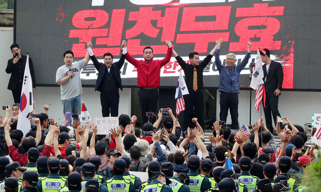 김민수 최고위원, 투표용지 부족 사태 집회 참석