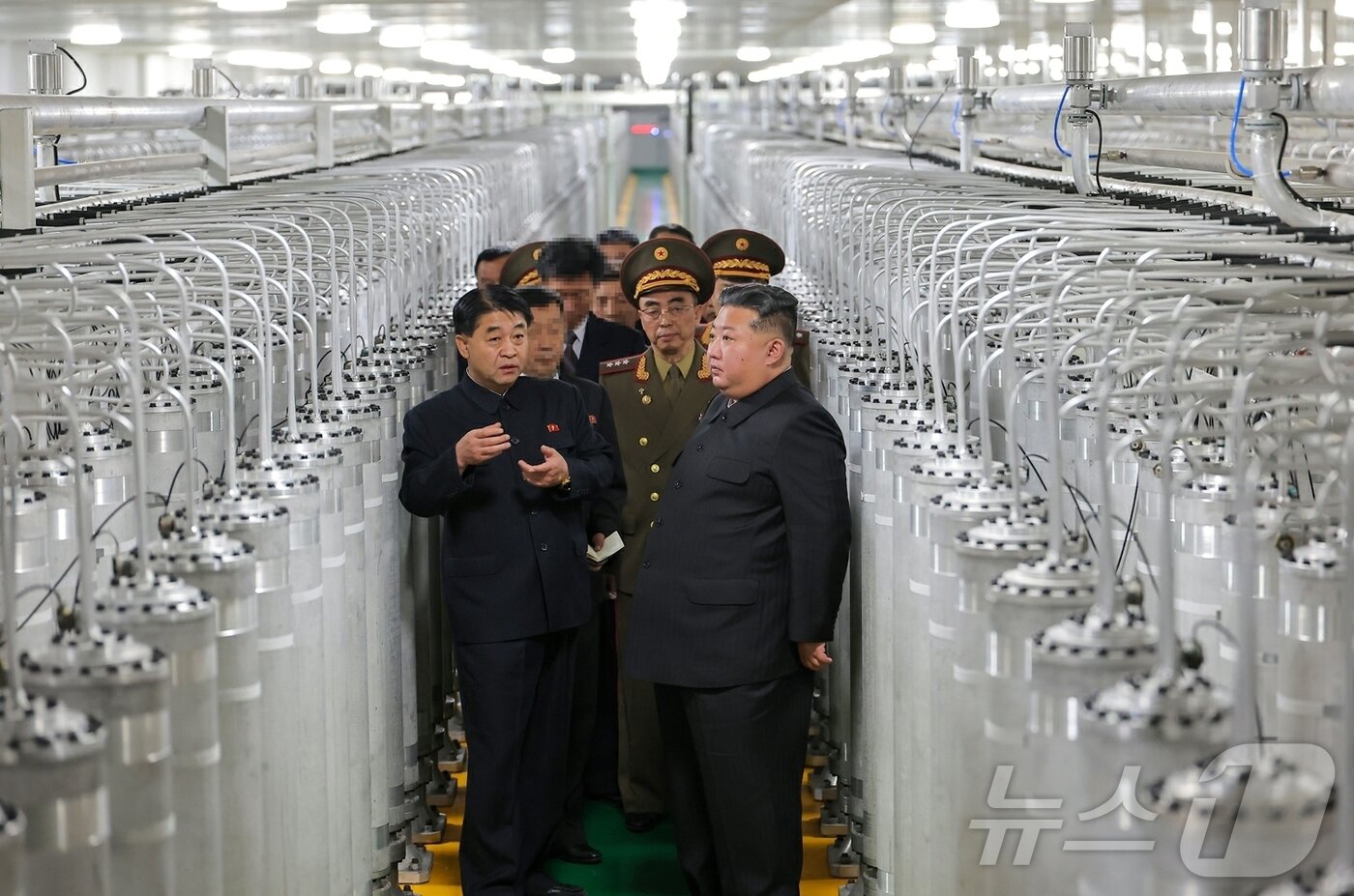 본문 이미지 - (평양 노동신문=뉴스1) =  북한이 새로 건설한 핵물질 생산 공장. [국내에서만 사용가능. 재배포 금지. DB 금지. For Use Only in the Republic of Korea. Redistribution Prohibited] rodongphoto@news1.kr