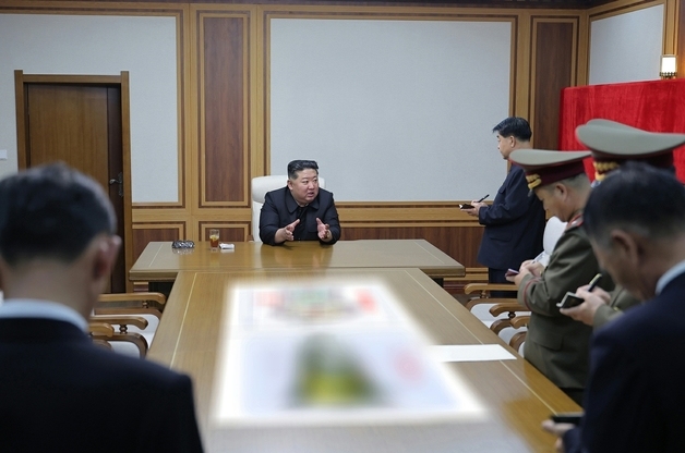 김정은, 새 핵물질 생산공장 시찰…'당원 역할론' 부각[데일리 북한]
