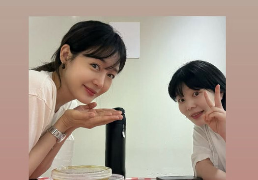 성유리, 이문정과 행복한 시간…"'몬스터' 때 만난 소녀가 곧 셋째 맘" [N샷]