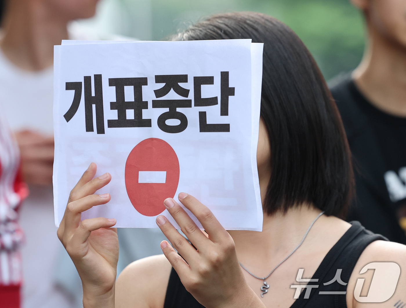 (서울=뉴스1) 박지혜 기자 = 제9회 전국동시지방선거 및 국회의원 재·보궐선거 본투표일에 투표용지 부족으로 투표 시간이 오후 10시까지 연장됐던 서울 송파구 잠실7동 제2투표소 …