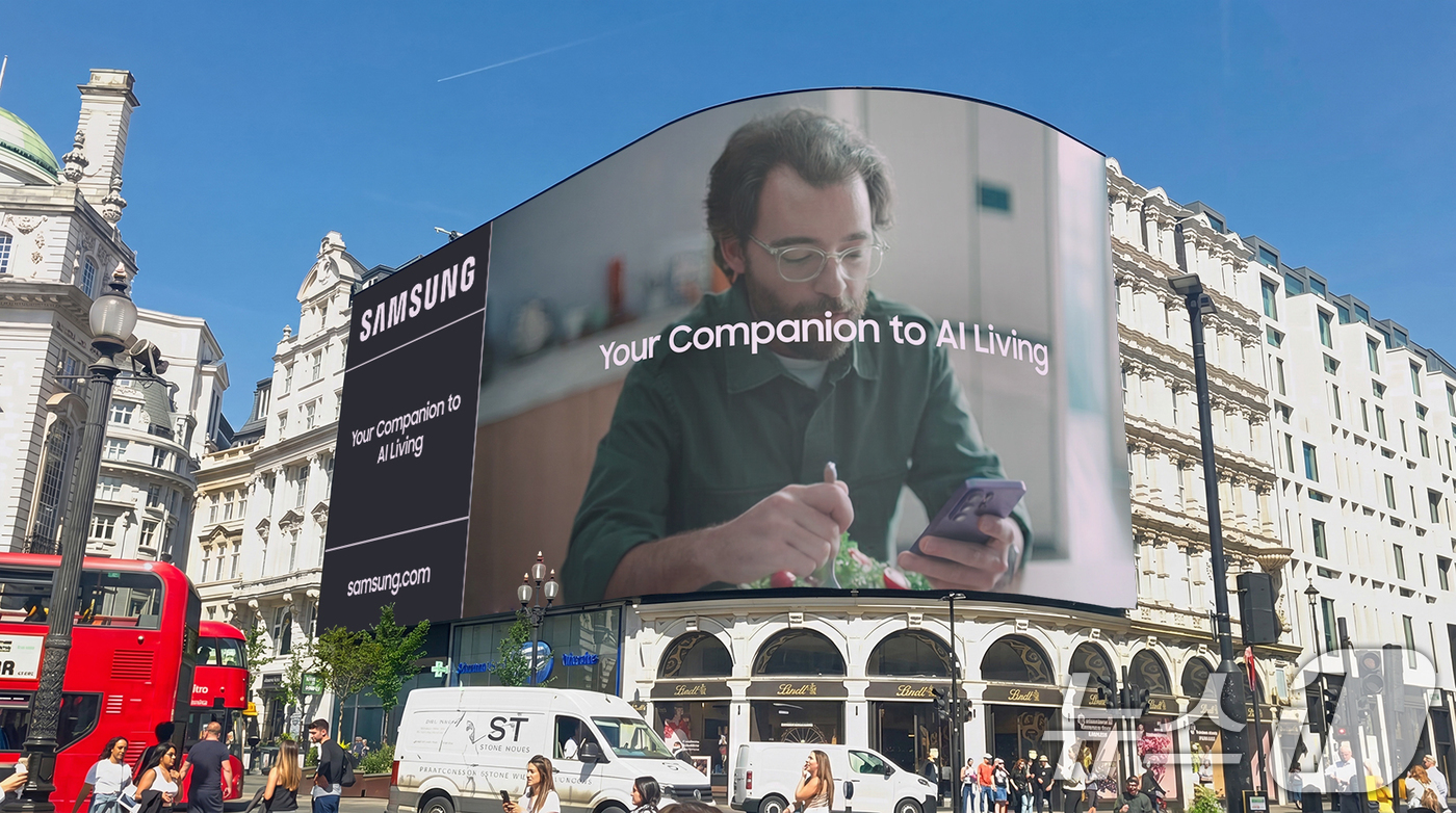 (서울=뉴스1) = 삼성전자가 '당신의 AI 일상 동반자(Your companion to AI Living)'를 주제로 한 새로운 글로벌 영상 캠페인을 2일 공개했다.이번 캠페인은 …