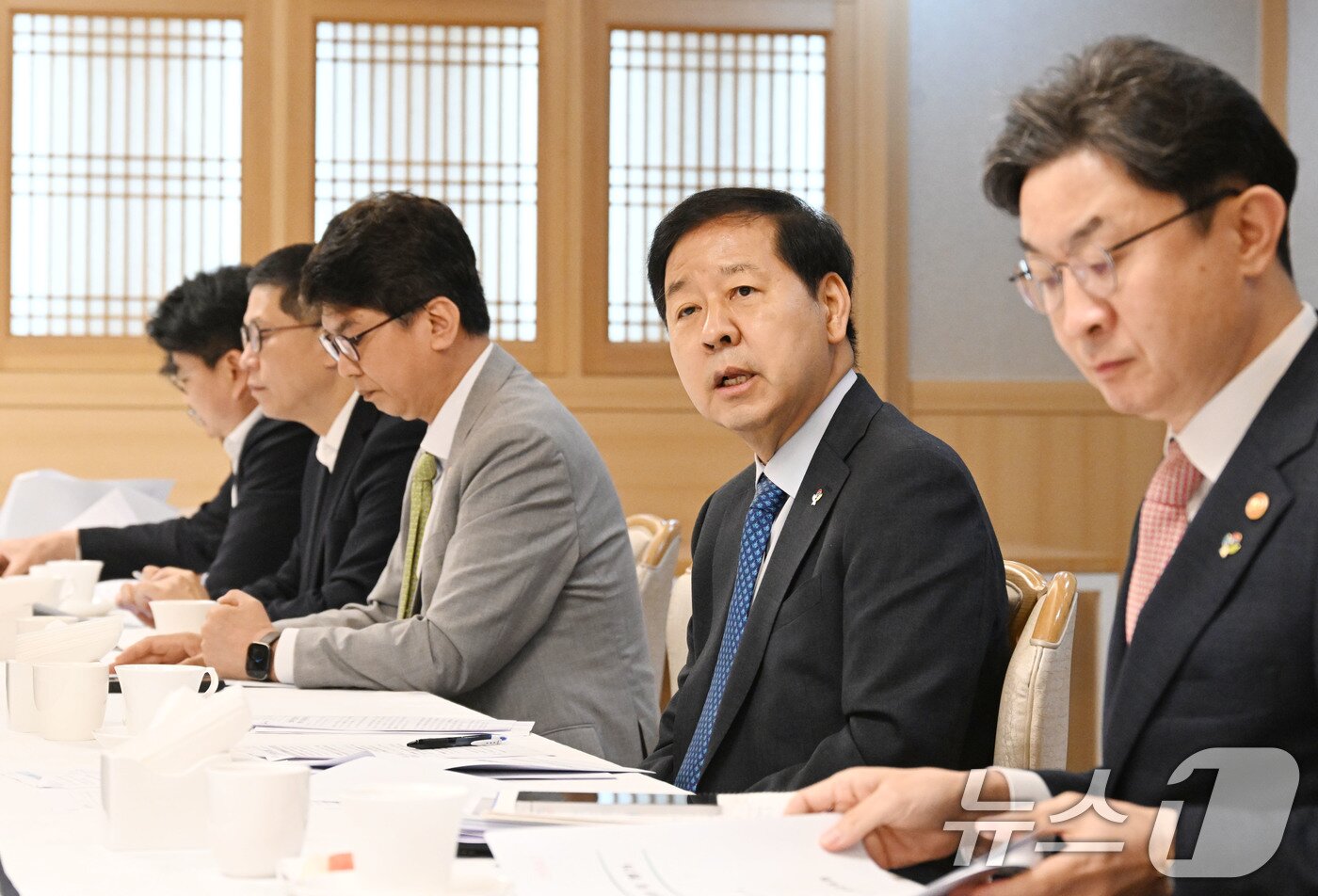 본문 이미지 - 구윤철 부총리 겸 재정경제부 장관이 4일 서울 종로구 정부서울청사에서 시장상황점검회의를 주재하고 있다. (재정경제부 제공. 재판매 및 DB금지) 2026.6.4 ⓒ 뉴스1