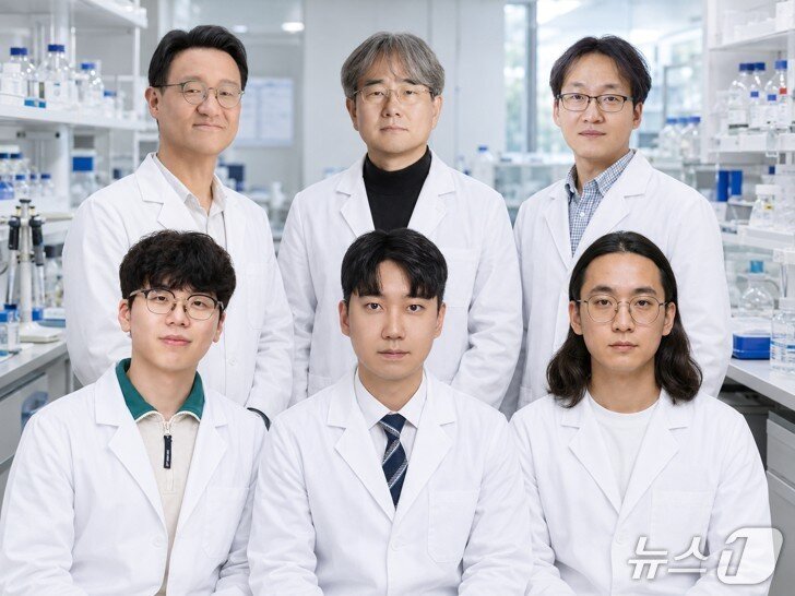 본문 이미지 - 위 왼쪽부터 UNIST 생명과학과 이자일교수, KAIST 생명과학과 이광록 교수,성균관대 물리학과 유제중 교수. 아래 왼쪽부터 UNIST 김수빈 통합과정, KAIST 이동훈 박사, 성균관대 조경필 통합과정. (KAIST 제공. 재판매 및 DB금지) 2026.6.4/뉴스1