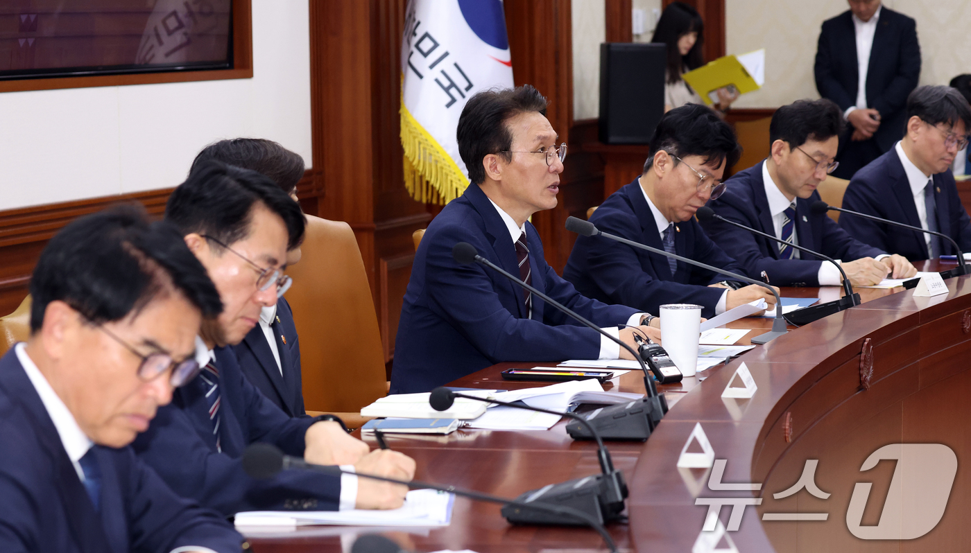 (서울=뉴스1) 김명섭 기자 = 김민석 국무총리가 4일 오전 서울 종로구 세종대로 정부서울청사에서 열린 비상경제본부회의에서 모두 발언을 하고 있다.  2026.6.4/뉴스1
