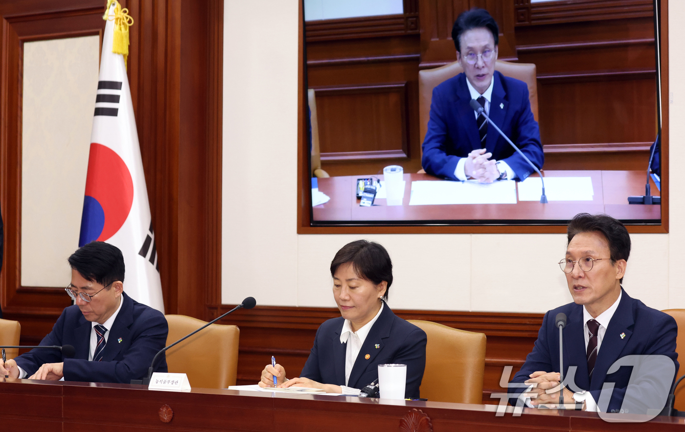 (서울=뉴스1) 김명섭 기자 = 김민석 국무총리가 4일 오전 서울 종로구 세종대로 정부서울청사에서 열린 비상경제본부회의에서 모두 발언을 하고 있다.  2026.6.4/뉴스1