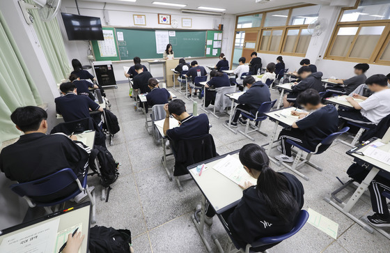작년 수능 이어 6월 모평도 '불영어'…사탐런 '강세'
