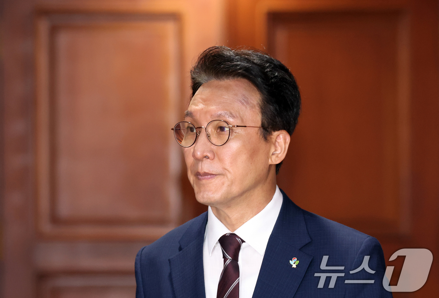 (서울=뉴스1) 김명섭 기자 = 김민석 국무총리가 4일 오전 서울 종로구 세종대로 정부서울청사에서 열린 비상경제본부회의에 참석하고 있다.  2026.6.4/뉴스1