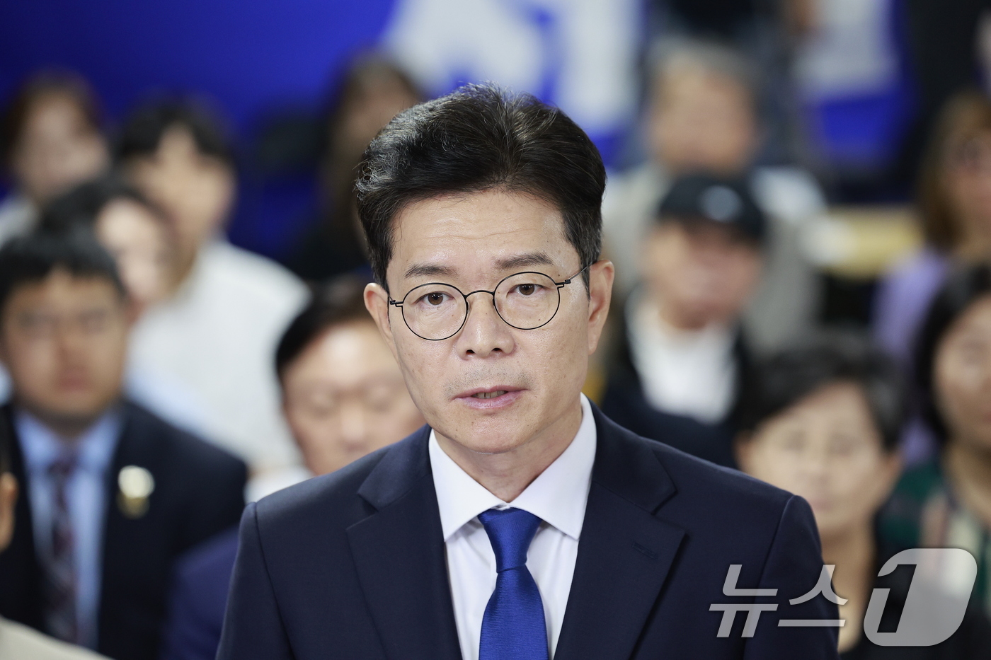 (서울=뉴스1) 안은나 기자 = 정원오 더불어민주당 서울시장 후보가 4일  오전 서울 중구 세종대로 캠프에서 제9회 전국동시지방선거 관련 입장을 밝히고 있다. 2026.6.3/뉴스 …