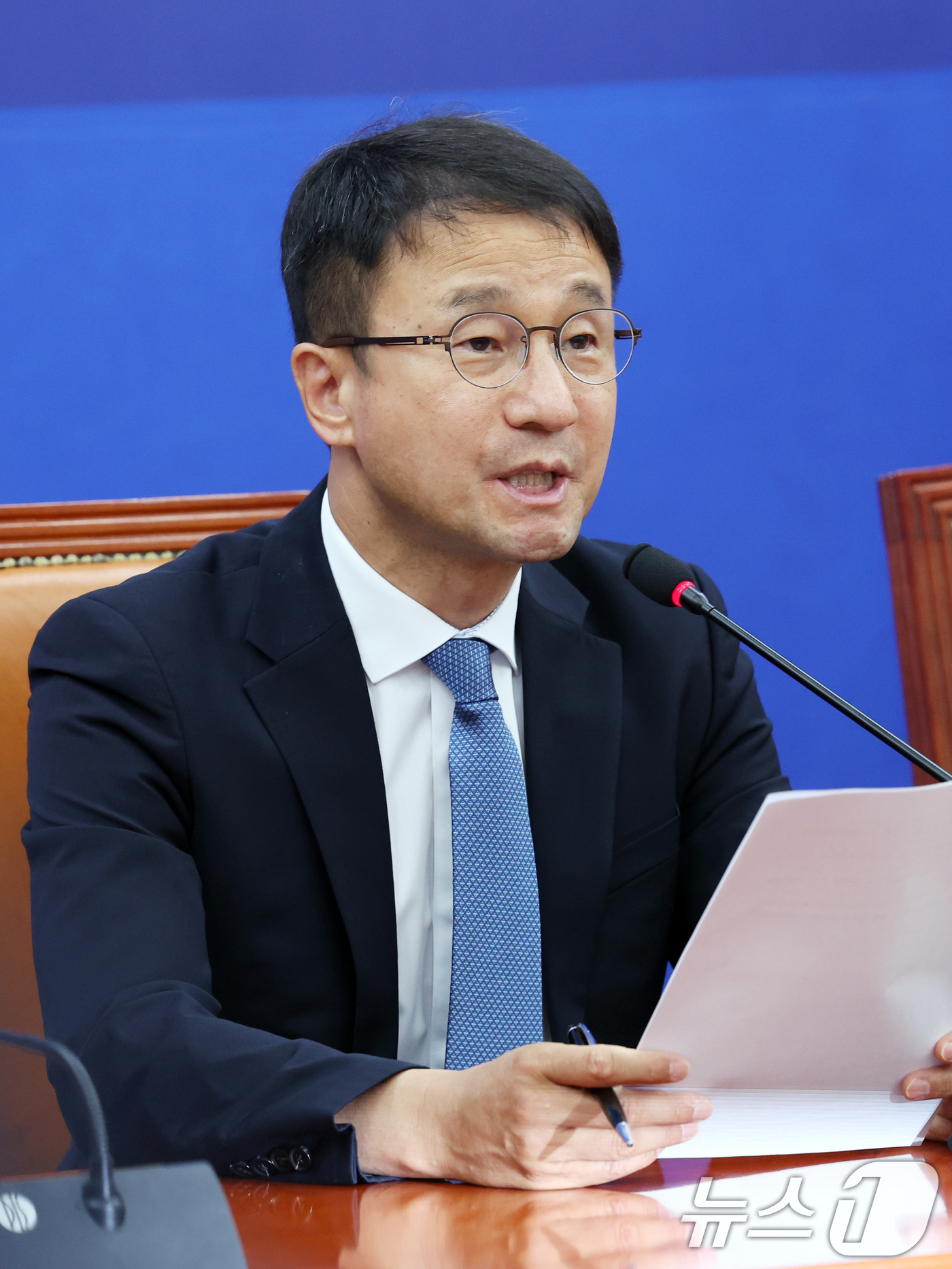 (서울=뉴스1) 황기선 기자 = 한병도 더불어민주당 원내대표가 4일 오전 서울 여의도 국회에서 열린 정책조정회의에서 모두발언을 하고 있다. 2026.6.4/뉴스1
