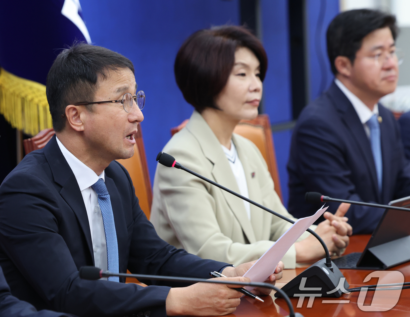 (서울=뉴스1) 황기선 기자 = 한병도 더불어민주당 원내대표가 4일 오전 서울 여의도 국회에서 열린 정책조정회의에서 모두발언을 하고 있다.  2026.6.4/뉴스1