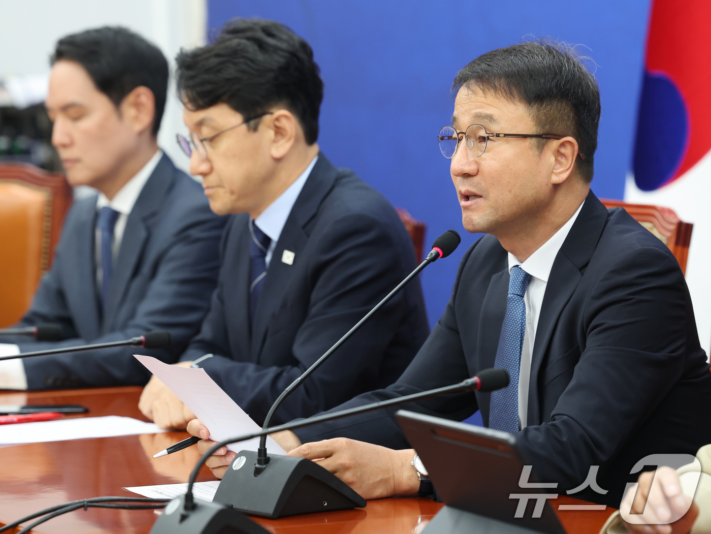 (서울=뉴스1) 황기선 기자 = 한병도 더불어민주당 원내대표가 4일 오전 서울 여의도 국회에서 열린 정책조정회의에서 모두발언을 하고 있다.  2026.6.4/뉴스1