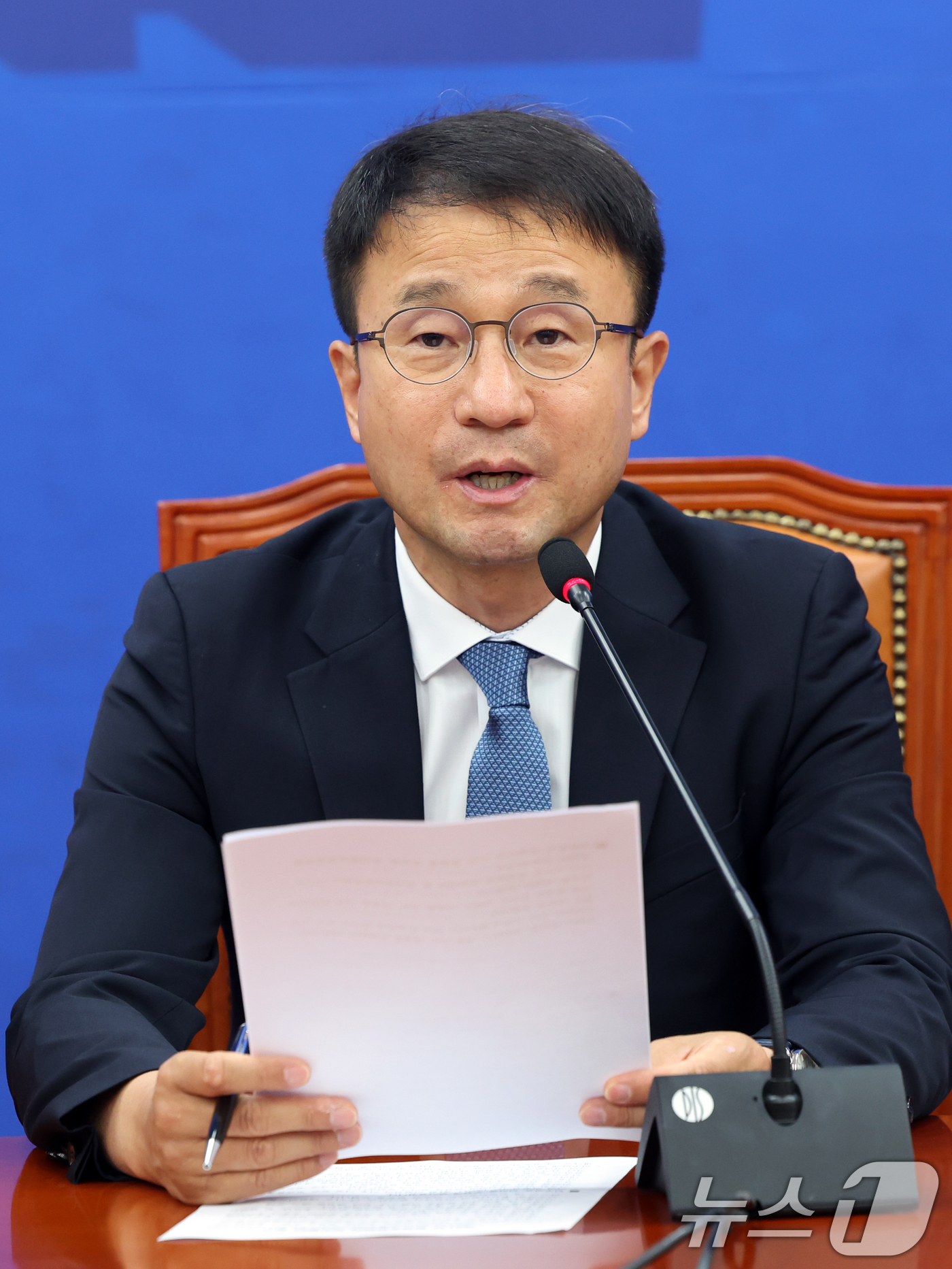 (서울=뉴스1) 황기선 기자 = 한병도 더불어민주당 원내대표가 4일 오전 서울 여의도 국회에서 열린 정책조정회의에서 모두발언을 하고 있다.  2026.6.4/뉴스1