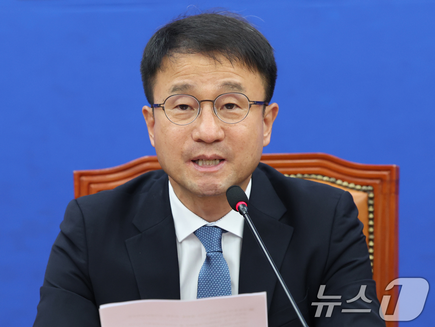 (서울=뉴스1) 황기선 기자 = 한병도 더불어민주당 원내대표가 4일 오전 서울 여의도 국회에서 열린 정책조정회의에서 모두발언을 하고 있다.  2026.6.4/뉴스1