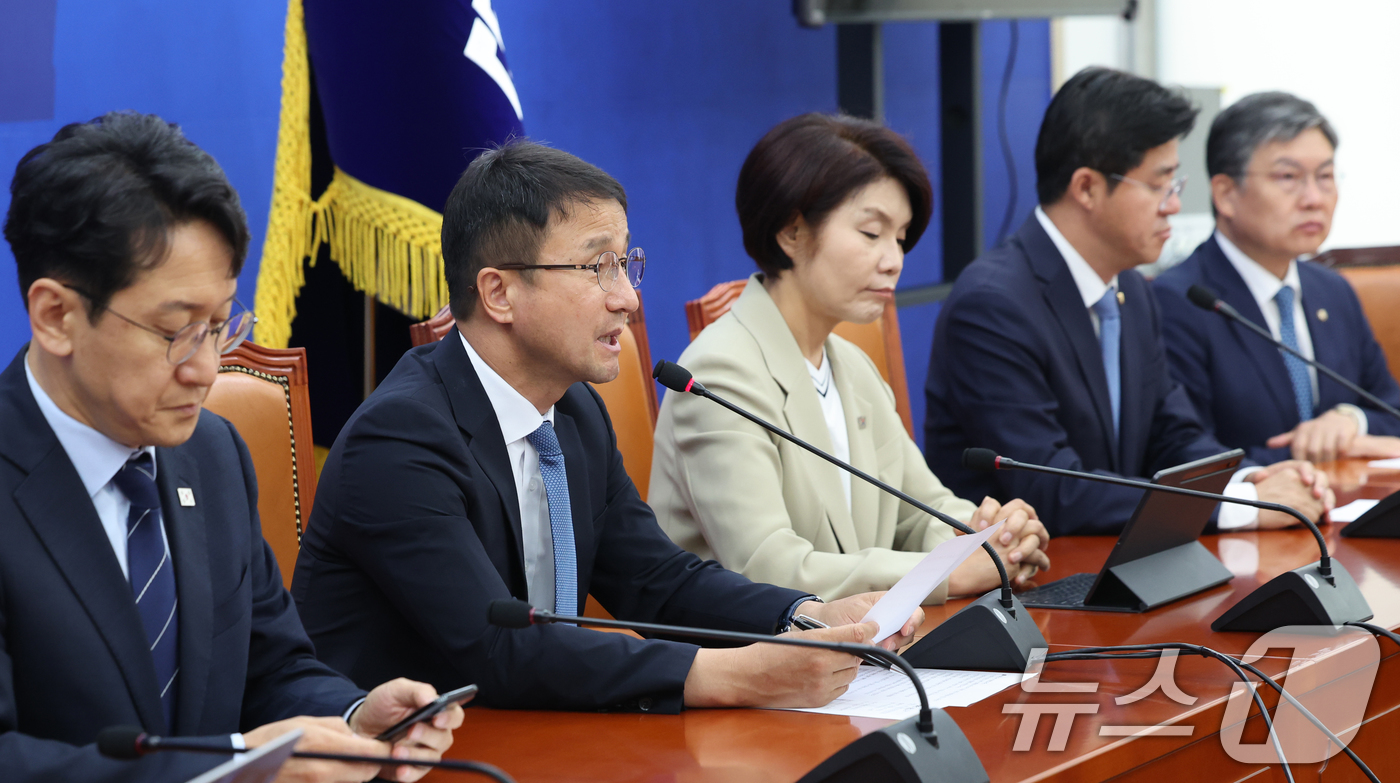 (서울=뉴스1) 황기선 기자 = 한병도 더불어민주당 원내대표가 4일 오전 서울 여의도 국회에서 열린 정책조정회의에서 모두발언을 하고 있다.  2026.6.4/뉴스1
