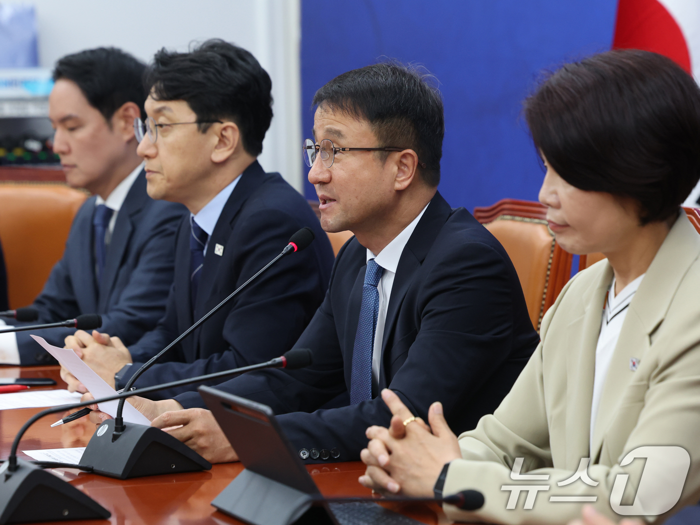 (서울=뉴스1) 황기선 기자 = 한병도 더불어민주당 원내대표가 4일 오전 서울 여의도 국회에서 열린 정책조정회의에서 모두발언을 하고 있다.  2026.6.4/뉴스1