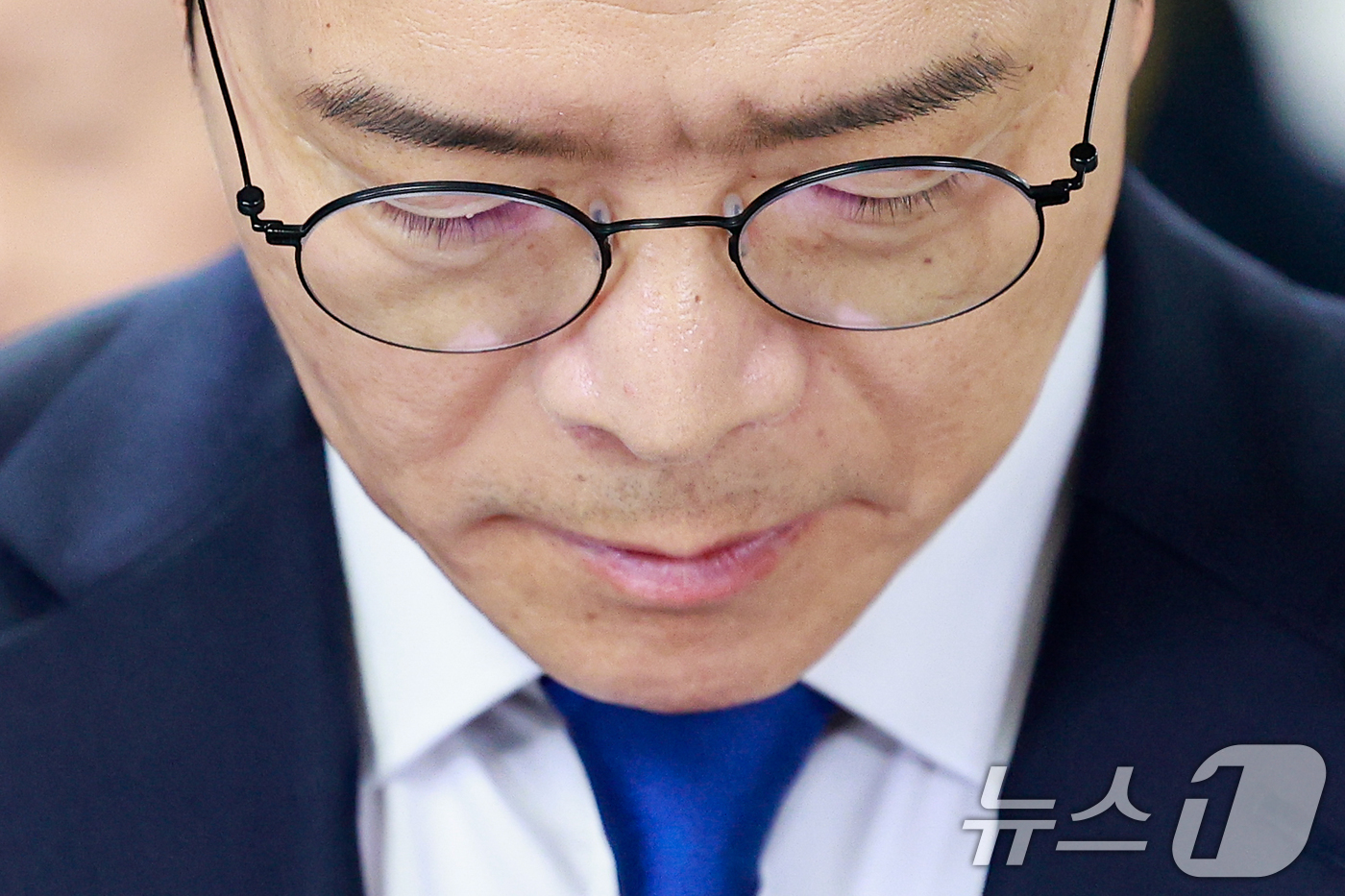 (서울=뉴스1) 안은나 기자 = 정원오 더불어민주당 서울시장 후보가 4일  오전 서울 중구 세종대로 캠프에서 제9회 전국동시지방선거 개표 상황과 관련 승복 입장을 밝히고 있다. 2 …