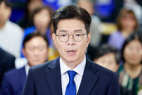 굳은 표정 정원오 패배 승복…"시민 선택 겸허히 받들겠다"(종합)